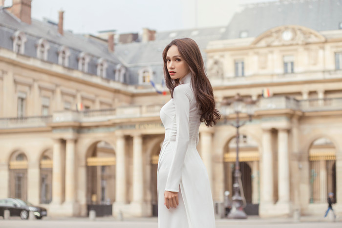 Hương Giang đẹp dịu dàng áo dải tung bay tại kinh đô thời trang Paris: Bộ ảnh đẹp nhất của 'Nữ hoàng thần thái' Ảnh 6