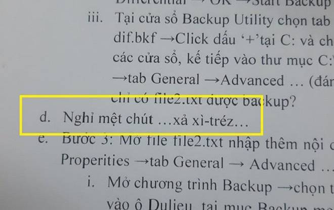 Thầy giáo đáng yêu nhất hệ mặt trời: Biết học sinh lười đọc nên thả ngay một câu xả stress vào ngay giữa tài liệu! Ảnh 2