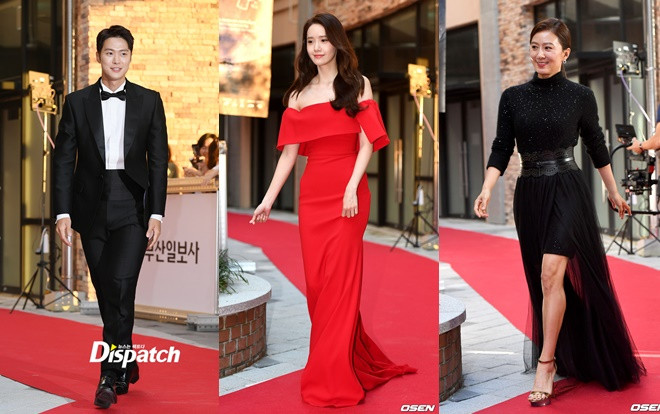 'LHP Busan 2019' ngày 2: Kim Hee Ae quý phái, Yoona (SNSD) khoe vai trần quyến rũ trên thảm đỏ Ảnh 2