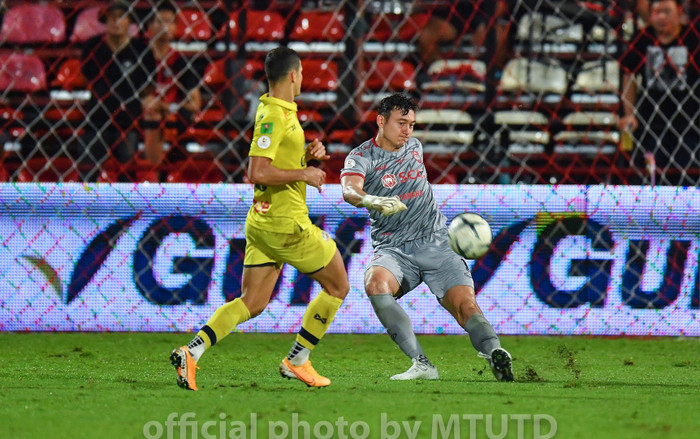 Đặng Văn Lâm cùng nỗi lo tình huống cố định trước Malaysia Ảnh 2