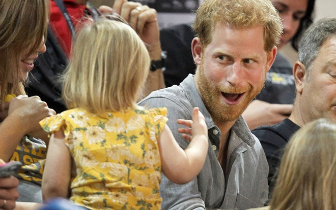 Những khoảnh khắc rất đời thường của thành viên hoàng gia Anh Ảnh 2