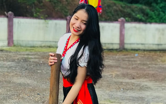 Nữ sinh trong trang phục dân tộc Thái xuất hiện duyên dáng tại lễ hội ở Nghệ An khiến dân mạng 'sôi sục' truy tìm 'info' Ảnh 2