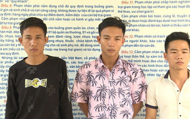 Quản lý quán karaoke dùng gậy nhựa đánh, nhốt nữ nhân viên vào phòng sau giờ làm việc Ảnh 2