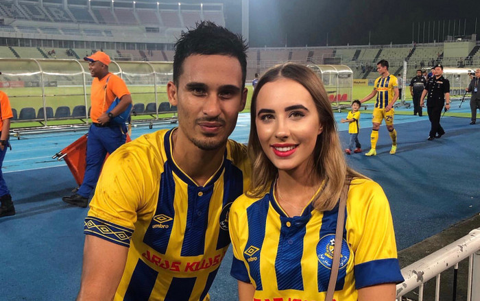 Nàng WAGs Malaysia quyến rũ hơn so với bạn gái Duy Mạnh Ảnh 2