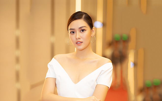 Á hậu Tường San xinh như hoa trong chiếc đầm trắng muốt nền nã Ảnh 2