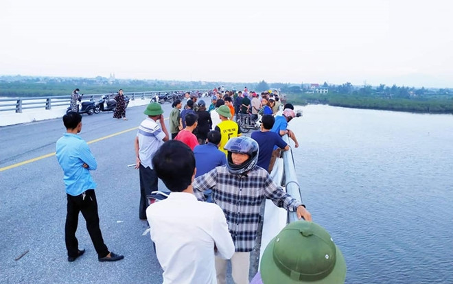 Phát hiện túi xách có thư tuyệt mệnh, nghi người đàn ông nhảy cầu tự tử Ảnh 2