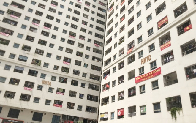 Lãnh đạo phường lên tiếng về văn bản yêu cầu cư dân chung cư Linh Đàm không treo băng rôn đòi sổ hồng vì 'sơn rất độc hại, ảnh hưởng đến sức khoẻ' Ảnh 2