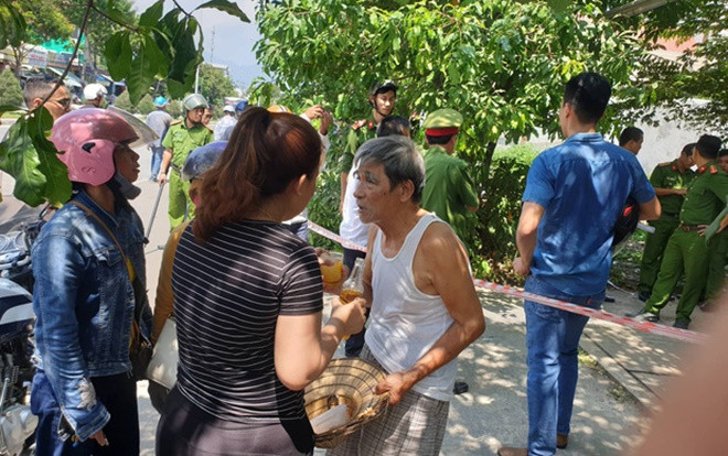 Cụ ông bàng hoàng kể lại giây phút chứng kiến vợ bị kẻ quỵt tiền mua dâm đâm gục Ảnh 2