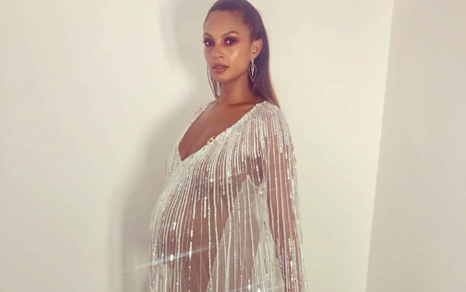 Giám khảo Britain's Got Talent mặc hở bạo, váy xuyên thấu ở tháng cuối thai kỳ gây tranh cãi Ảnh 2