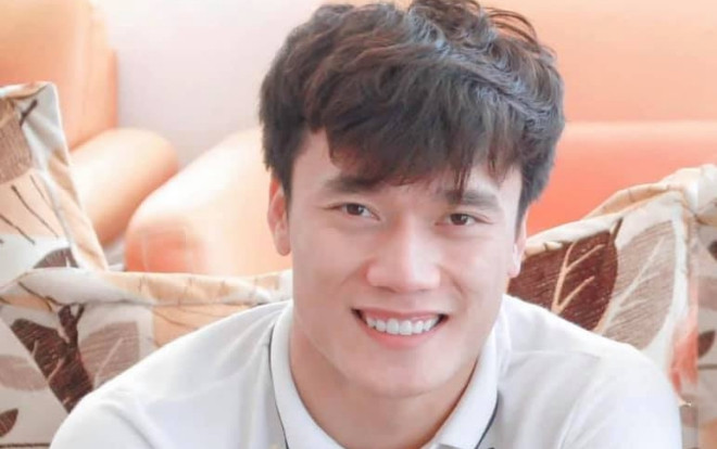 Giữa tin đồn có bạn gái mới, Bùi Tiến Dũng khoe giọng hát thảm họa khiến fan giật mình Ảnh 2