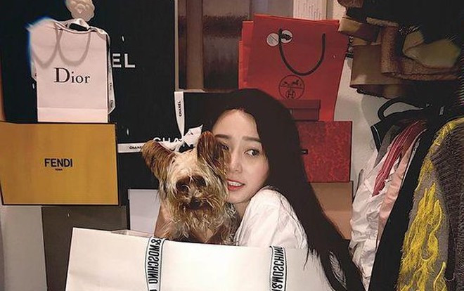 Chi hết 2,3 tỉ đồng trong một lần mua sắm, rich kid Việt làm vlog có thua gì những màn 'đập hộp' của Ngọc Trinh đâu! Ảnh 2