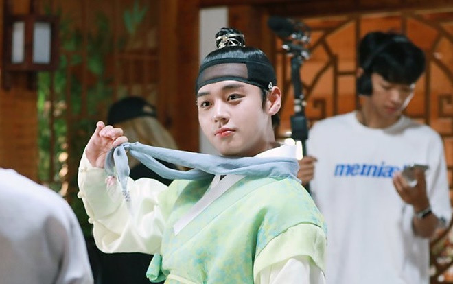 Idol hóa diễn viên: Park Ji Hoon (Wanna One) đẹp hơn hoa, đứng đầu BXH diễn viên 4 tuần liên tiếp Ảnh 2