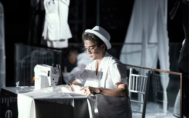 Đàm Vĩnh Hưng làm thợ may, thiết kế trang phục cho người mẫu ngoại cỡ Ảnh 2