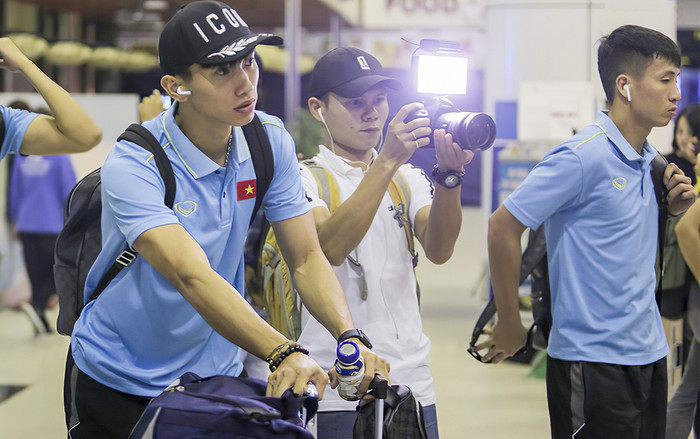 Tuyển Việt Nam mệt mỏi di chuyển đến Indonesia nhưng đây mới là chi tiết được nhiều fan chú ý Ảnh 2