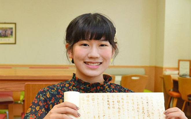 Dùng mực vô hình làm bài luận, nữ sinh Nhật Bản được giáo sư chấm điểm tuyệt đối Ảnh 2