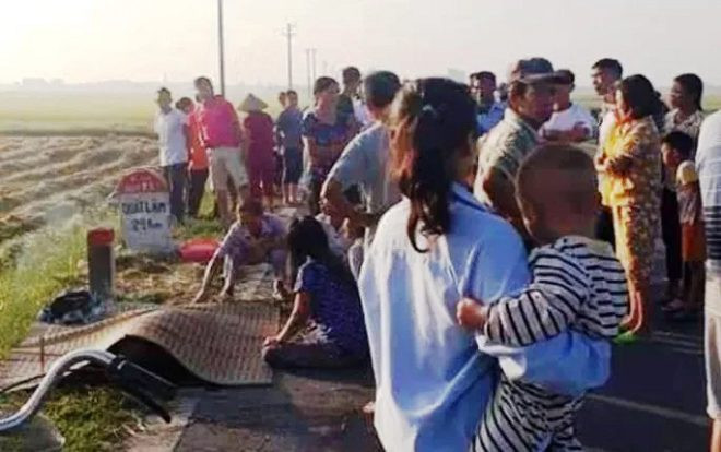 Tá hỏa phát hiện thi thể cụ ông tử vong dưới mương nước với nhiều vết thương trên người Ảnh 2