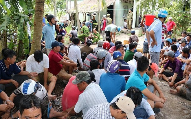 Triệt xóa trường gà, bắt gần 100 đối tượng đang say sưa sát phạt Ảnh 2