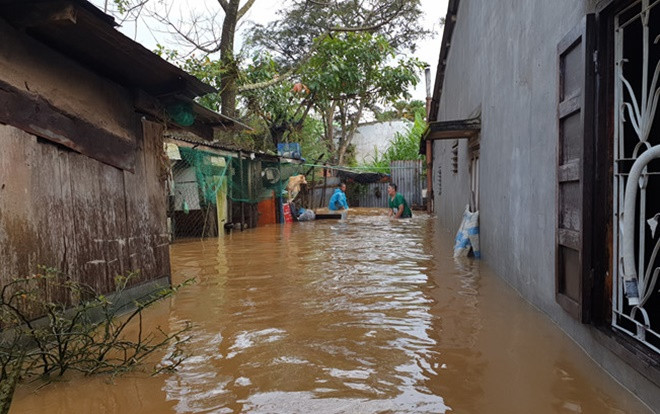 TP Bảo Lộc - Lâm Đồng ngập nặng nề sau mưa lớn: Nhiều tuyến đường chìm trong nước, tài sản bị hư hại Ảnh 2