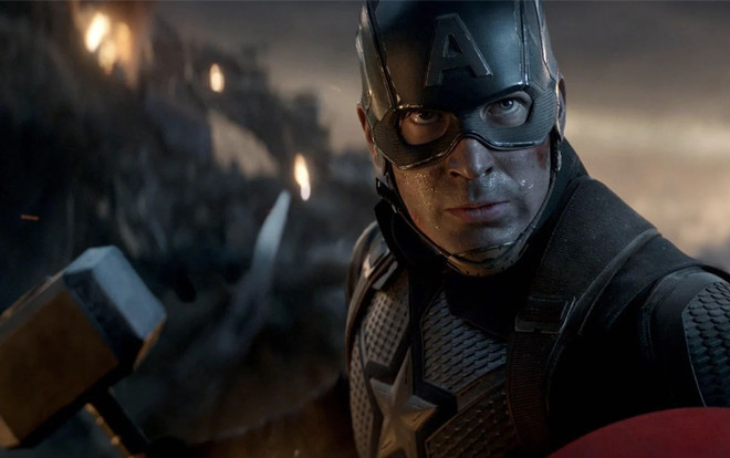Trái ngược với Thor, Chris Hemsworth khá cay cú khi Captain America nhấc được chiếc búa Mjolnir Ảnh 2