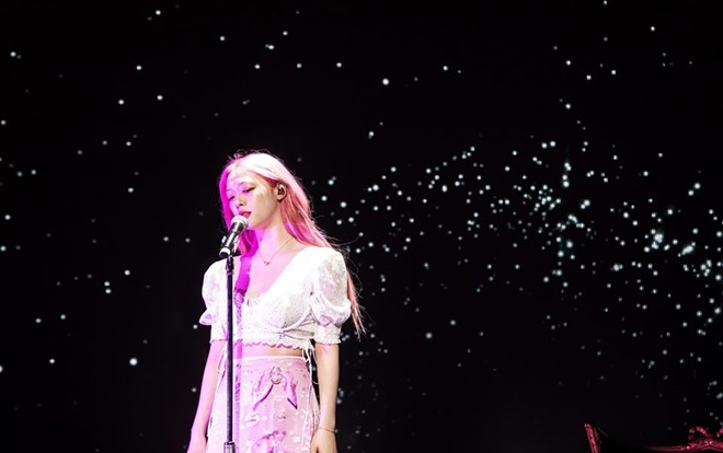 Sulli, từ bông hoa xinh đẹp giữa rừng hoa Kpop cho đến cái chết thương tâm tại nhà riêng! Ảnh 2