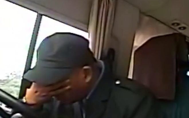 Tài xế đuổi hết hành khách xuống xe, nguyên nhân đằng sau vô cùng cảm động Ảnh 2