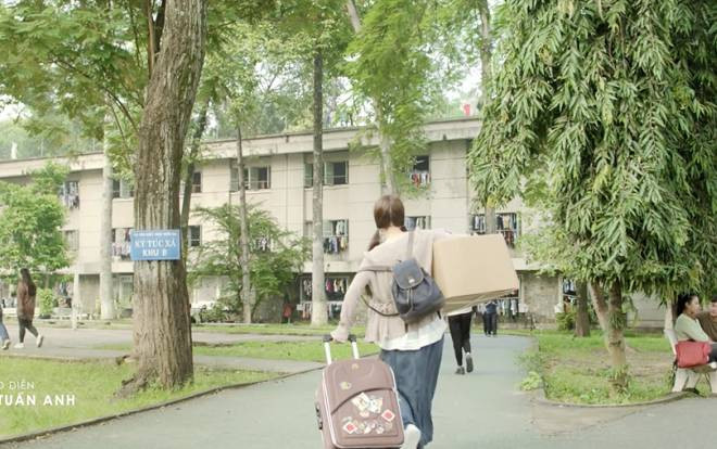 Trường ĐH Nông Lâm TPHCM xuất hiện với vẻ đẹp cổ kính nhưng không kém phần lãng mạn trong MV 'Trời giấu trời mang đi' của AMEE Ảnh 2