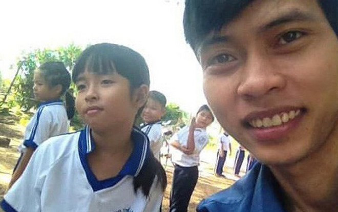 Hoàn cảnh 'trớ trêu' của đôi anh trai em gái 'quyền lực' khiến dân mạng phì cười: 'Kiểu này đi họp phụ huynh thì hài hước lắm, phụ huynh lớp trưởng chính là giáo viên chủ nhiệm' Ảnh 2