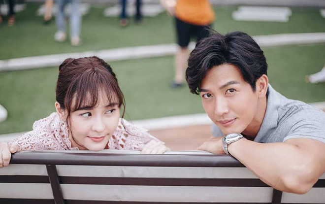 Ảnh hậu trường 'Sam Sam đến rồi' bản Thái: Nấm lùn Aom Sushar nhí nhảnh đáng yêu cùng tổng tài điển trai Push Puttichai Ảnh 2