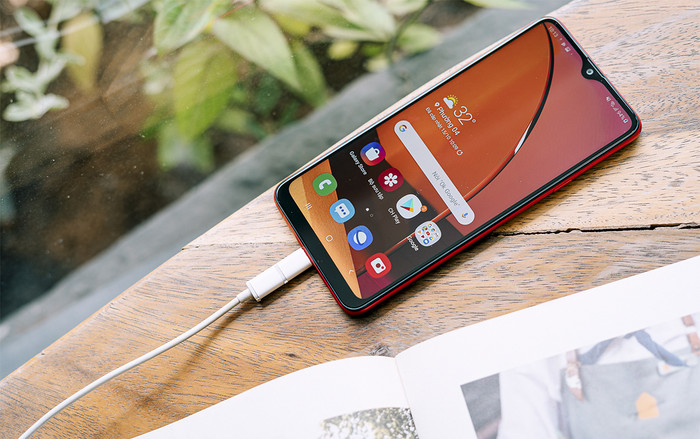 Trải nghiệm khả năng sạc nhanh trên smartphone giá rẻ Samsung Galaxy A20s Ảnh 2