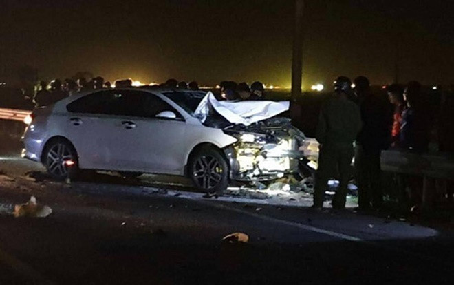 Ô tô 4 chỗ va chạm với xe máy, 2 vợ chồng và con trai 10 tuổi tử vong thương tâm Ảnh 2