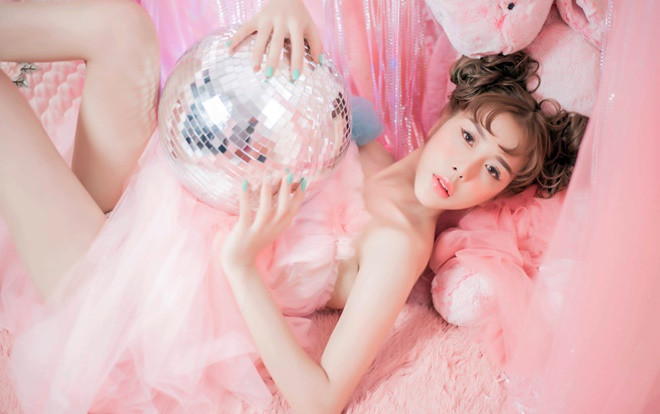 Hot girl say rượu ngủ công viên ngưỡng mộ Công Vinh - Thủy Tiên Ảnh 2