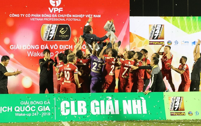 Ngả mũ trước bạn thân HLV Park giúp TP.HCM 'lột xác' Ảnh 2