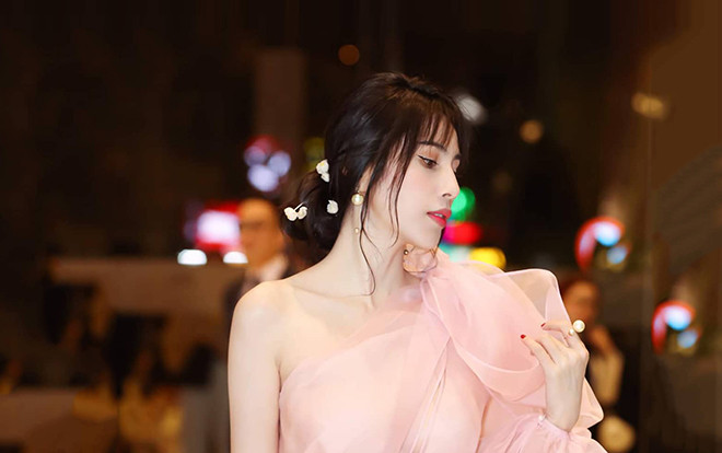 Nhã Phương, Đỗ Mỹ Linh lên đồ tuyệt đẹp nhưng Thủy Tiên mới là người chiếm top đầu sao đẹp Ảnh 2