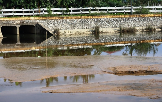 Người dân tá hỏa phát hiện Công ty CP Cấp nước Nghệ An cố tình xả thải ra môi trường Ảnh 2