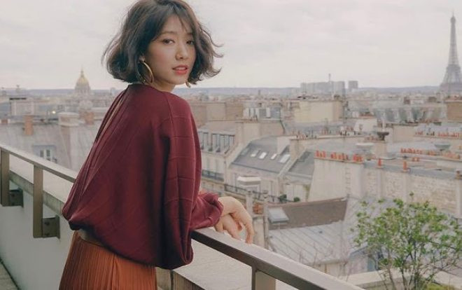 Park Shin Hye đẹp trang nhã trong ảnh chụp mùa thu Ảnh 2