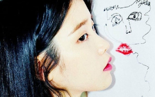 Kỷ niệm 4 năm ra mắt Chat-Shire, IU khiến fan nghẹn ngào vì hành động đặc biệt dành cho Sulli Ảnh 2