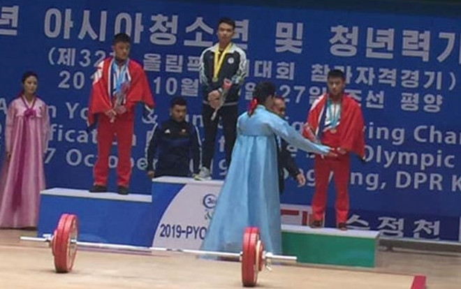 Bản tin thể thao hôm nay thứ 5 ngày 24/10/2019: Lực sĩ 15 tuổi phá 2 kỷ lục châu Á Ảnh 2