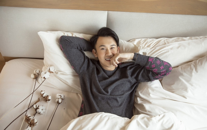 Hóa 'chàng thơ' ngọt ngào trong bộ ảnh mới, Dương Triệu Vũ hé lộ về dự án MV tại xứ sở Chùa vàng Ảnh 2