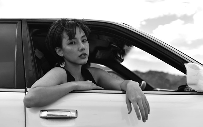 Trò cưng Lam Trường - Gigi Hương Giang (The Voice) 'chào sân' Vpop với MV đầy phóng khoáng Ảnh 2