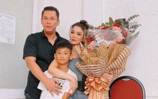 Lệ Quyên hiếm hoi khoe ảnh tình tứ bên chồng Ảnh 2