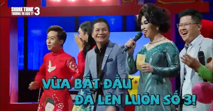 'Cười tế ghế' khi xem Shark Dũng và Shark Hưng trổ tài hát lô tô trên sóng truyền hình