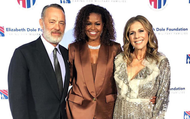 Cựu đệ nhất phu nhân Tổng thống Mỹ Michelle Obama rạng ngời trong trang phục của NTK Công Trí Ảnh 2