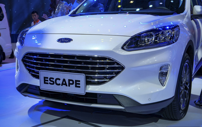 Cận cảnh Ford Escape 2020 tại VMS 2019: Thiết kế mạnh mẽ, trang bị nhiều công nghệ an toàn xịn sò nhất! Ảnh 2