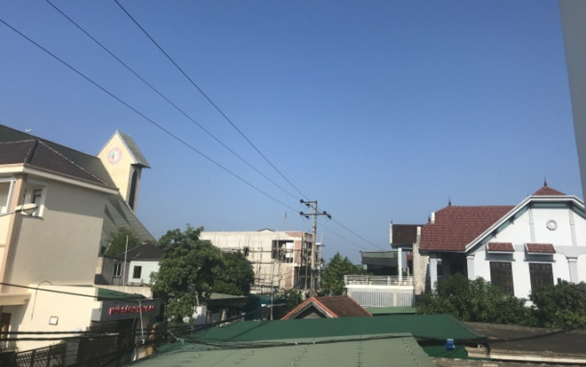 Đang quét dọn ở tầng 2, bé trai 12 tuổi bị điện phóng phải tháo bỏ hai tay Ảnh 2