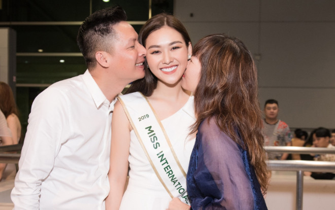 Lộ diện bố ruột đẹp trai như soái ca của á hậu Tường San Ảnh 2