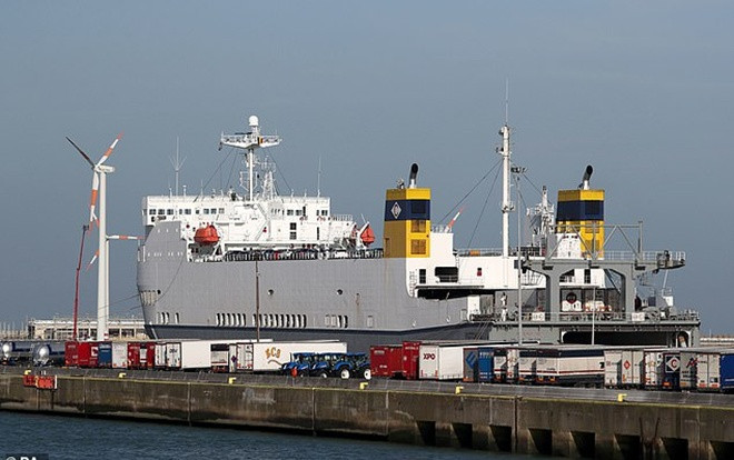 Cảnh sát truy lùng tài xế thứ 2 trong vụ xe container chứa 39 thi thể Ảnh 2