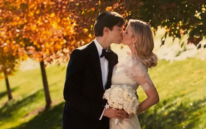 Ivanka Trump chia sẻ ảnh cưới với chồng nhân kỷ niệm 10 năm kết hôn Ảnh 2