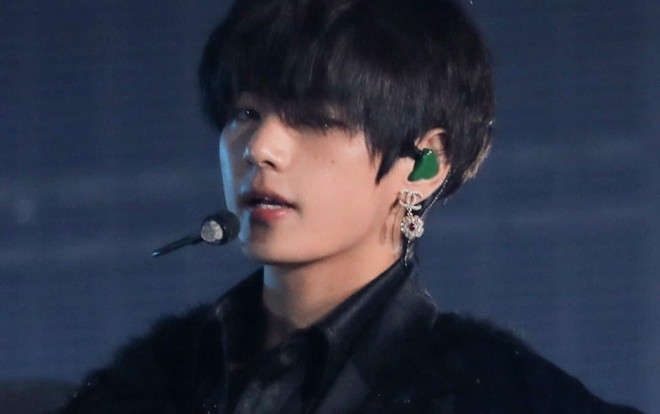 Knet ví von V (BTS) là chàng 'thiên nga đen' sau loạt khoảnh khắc xuất thần trên sân khấu Speak Yourself tại Hàn Quốc Ảnh 2