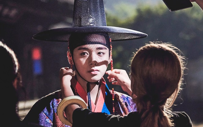 Park Ji Hoon (Wanna One): Idol Hàn Quốc đầu tiên phá kỷ lục BXH diễn viên 6 tuần liền Ảnh 2