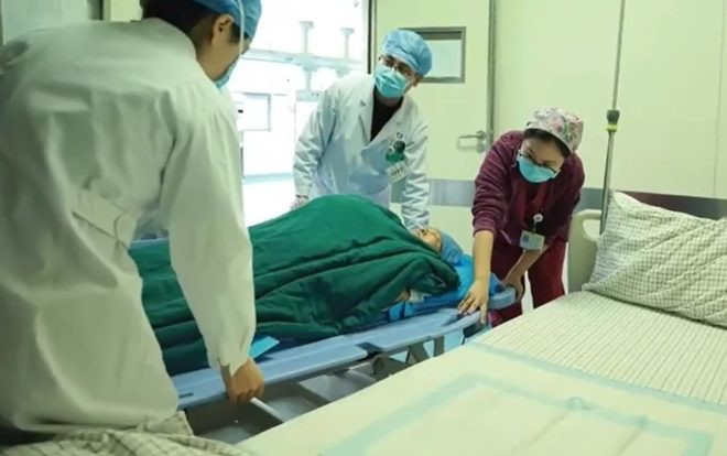 Người phụ nữ sinh con ở tuổi 67 Ảnh 2